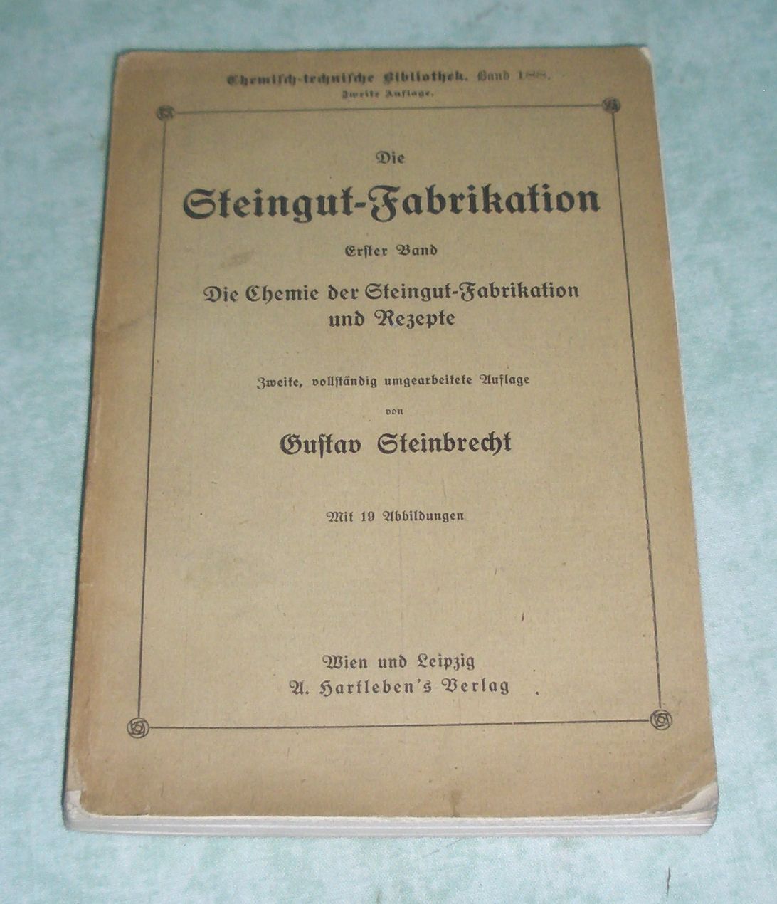 Steingut-Fabrikation